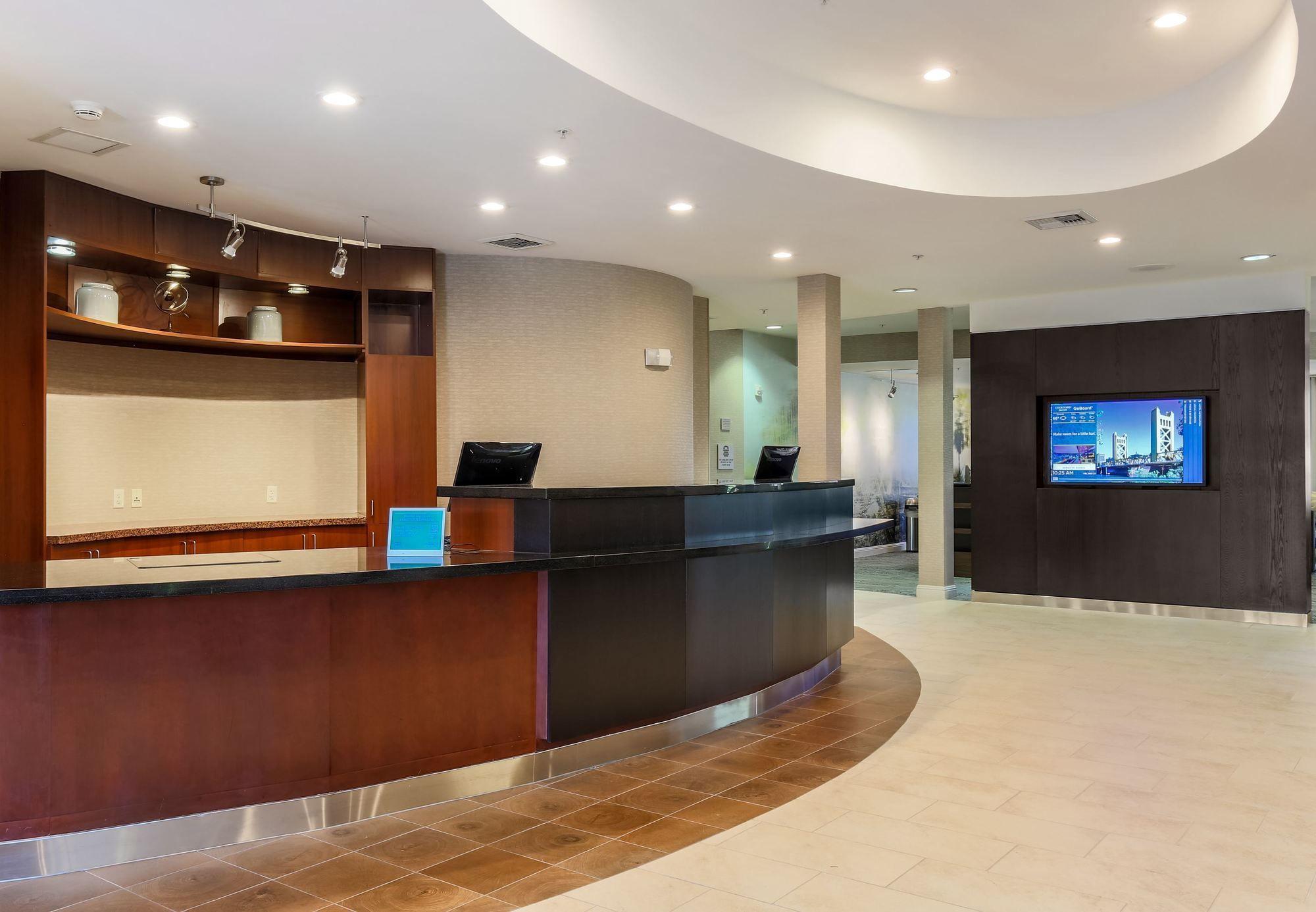 Courtyard By Marriott Roseville Galleria Mall/Creekside Ridge Drive Exterior photo