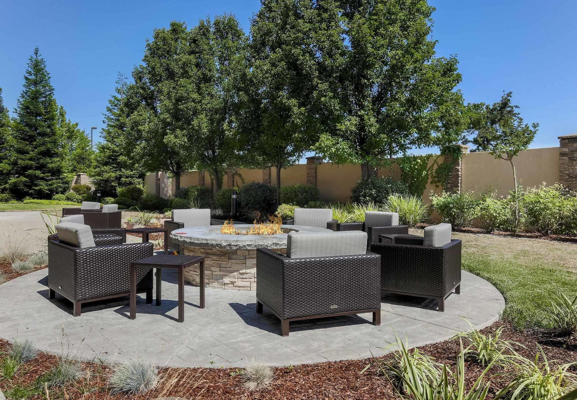 Courtyard By Marriott Roseville Galleria Mall/Creekside Ridge Drive Exterior photo