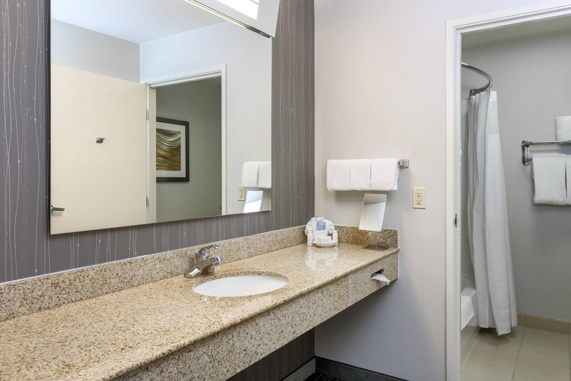 Courtyard By Marriott Roseville Galleria Mall/Creekside Ridge Drive Exterior photo